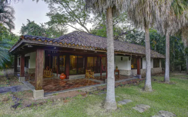 Hacienda La Pacífica Eco-Lodge