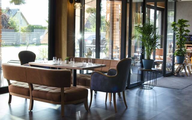 AZZA Hotel & Restaurant