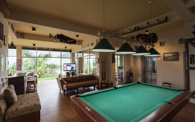 The Albatross, Kandy