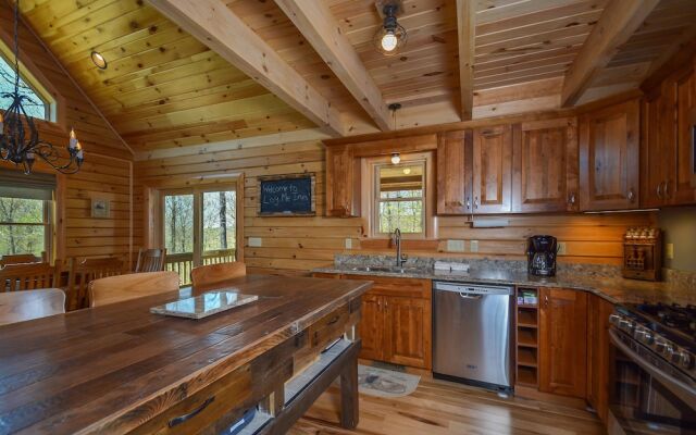 Log Me Inn 5 Bedroom House