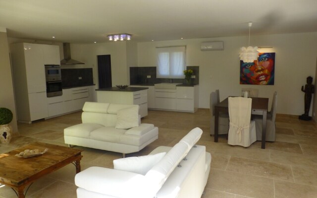 Villa With 3 Bedrooms in Lirac, With Private Pool, Enclosed Garden and