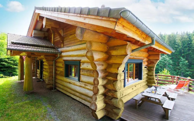 Original chalet en rondins, l'Ours Canadien