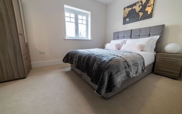 Reading Green Park Village Serviced Apt