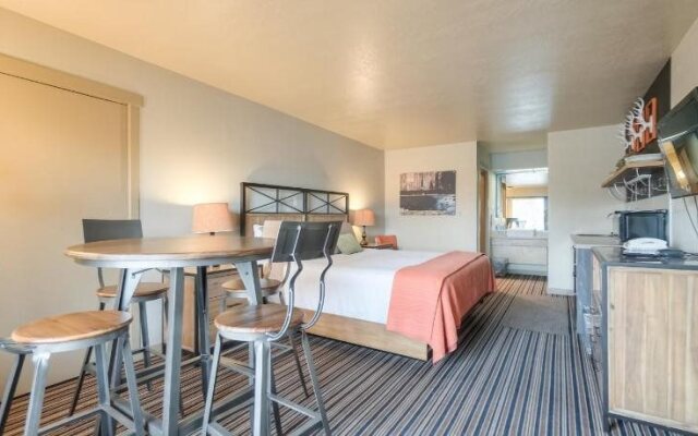 Blue Lakes Inn & Extended Stay
