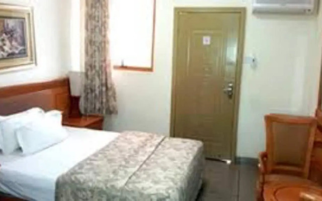 Luxurious Sunset Hotel in Kumasi