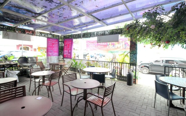 Airy Ranotana Sario Sam Ratulangi 222 Manado