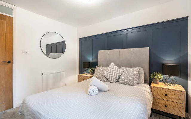 Modern 2bed Apartment-free Parking