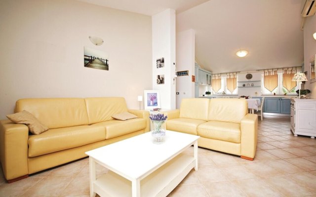 Stunning Apartment in Pula With Outdoor Swimming Pool, Wifi and 2 Bedrooms