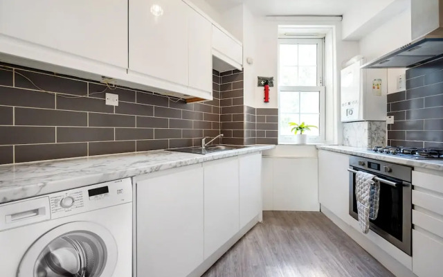 Modern London stay near Nothing Hill