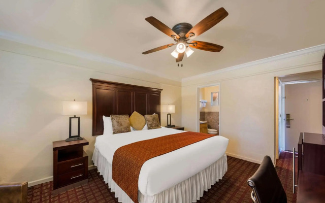 Clarion Collection Carmel Oaks Inn