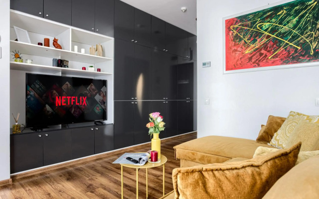 Ari Yellow Apartment