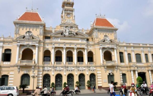 RedDoorz Plus Quang Chung Hotel