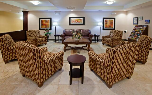 Holiday Inn Express & Suites Shelbyville Indianapolis by IHG