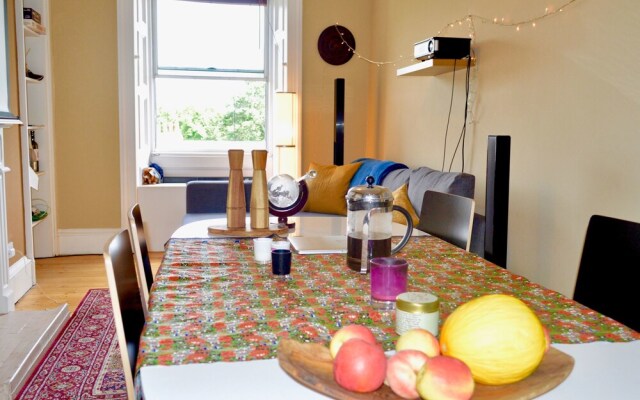 Homely 2 Bedroom Flat Next to Botanical Gardens