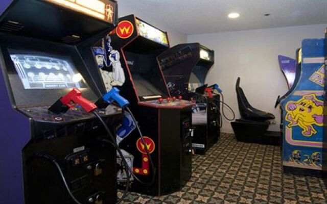 Norwood Inn & Suites