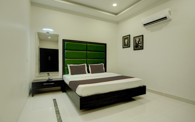 Collection O Ovel Hotel Grand