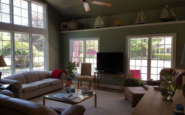 Captain's Quarters Motel