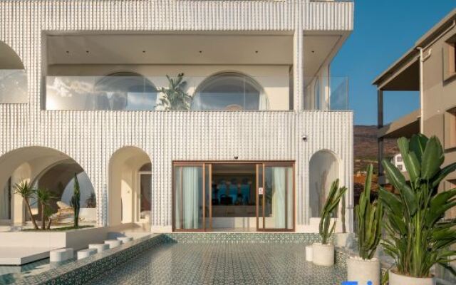 Dali First Glimpse Cloud Top Cliff Beauty Hostel