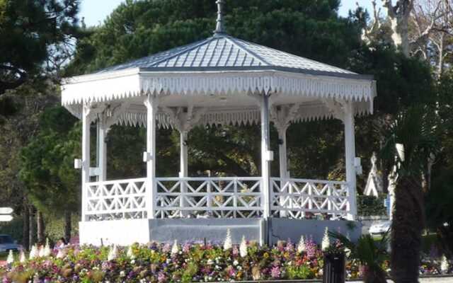 La Maison des Rosiers