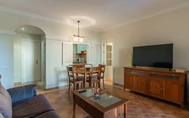 Apartment With Terrace and Pool Access
