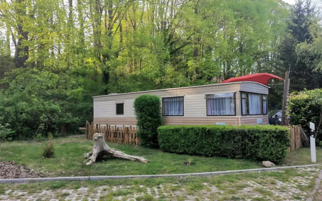 Lakeside Living With Garden
