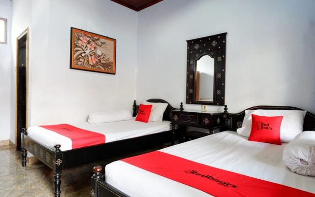 RedDoorz near Mayura Park Lombok 2