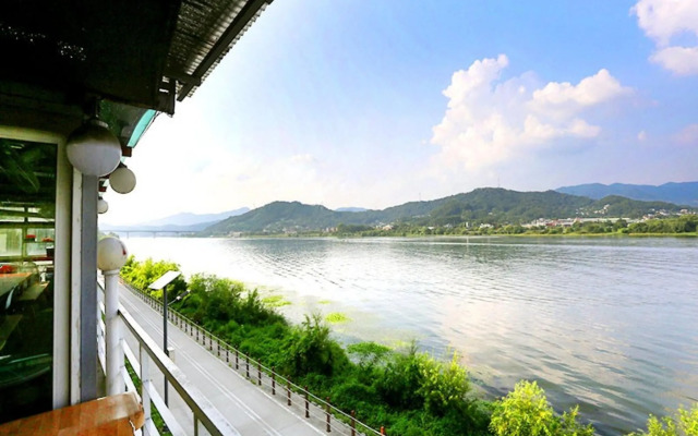 Yangpyeong Ganggaui Achim Pension