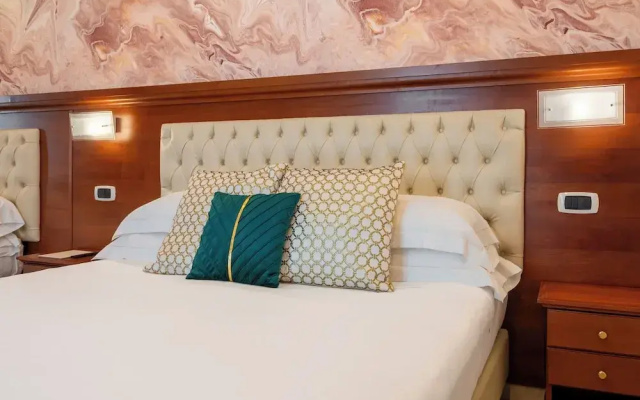 Esposizione Luxury Rome