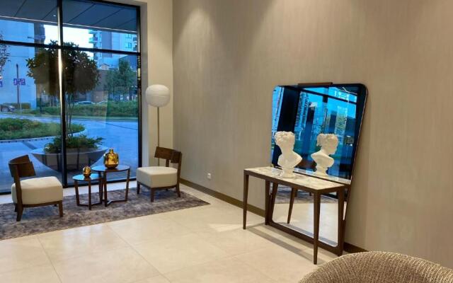 Stunning 1bdr serviced apartment with pool&gym,