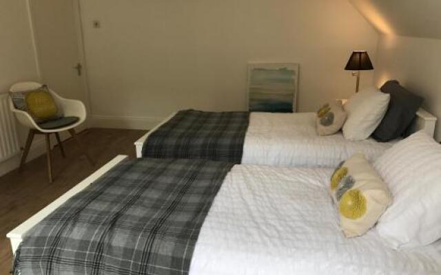 5, Sandleigh Apartment