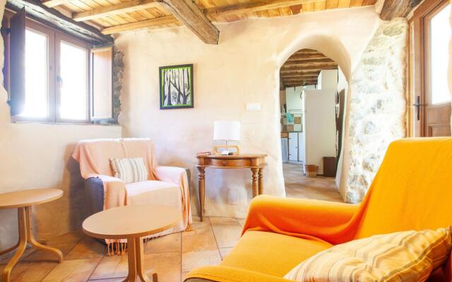 Traditional Apartment in Ribeira Sacra with Garden