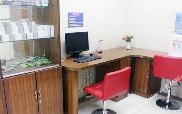 Eaka 365 Hotel Chain (Shijiazhuang People's Hospital Air Garden Store)