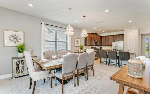 8 Bedroom Vacation Home with Pool 2114