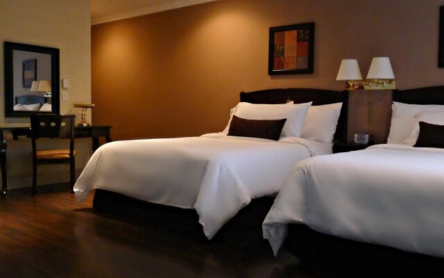 Grand Hotel & Suites