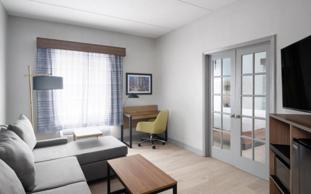 La Quinta Inn & Suites by Wyndham Raleigh Cary