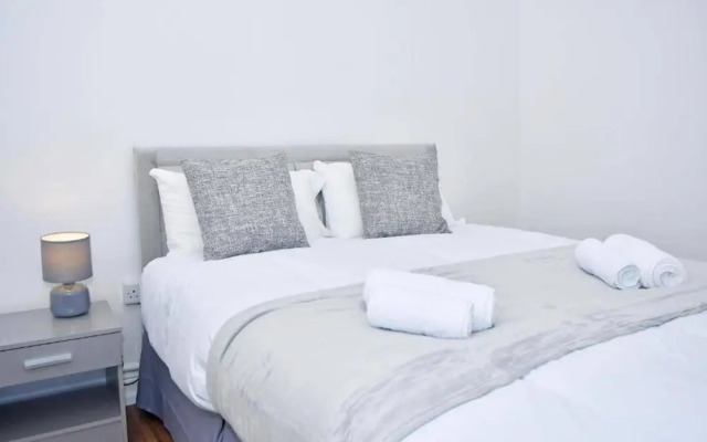 Stylish 3bedroom Near Stoke-on-trent Hospital