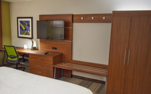 Holiday Inn Express & Suites Moore by IHG