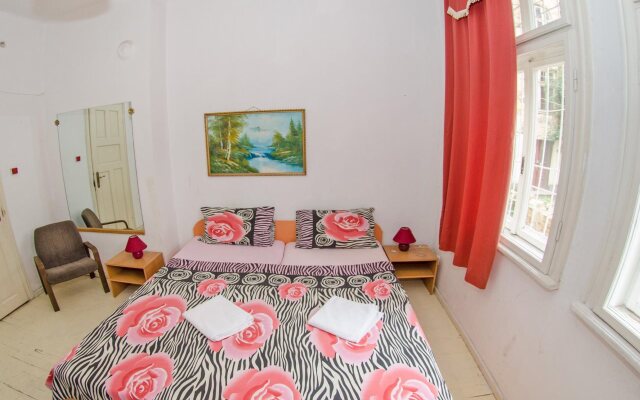 Ivani Hostel and B&B