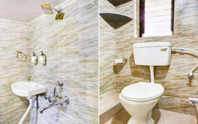 OYO Premium Near Osho Ashram Koregaon Park