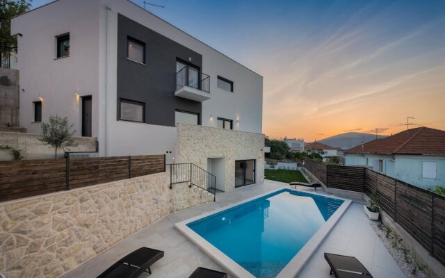 Villa Salt - 8 2 Heated Pool Trogir Near Beach