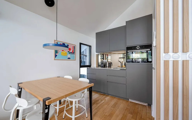 Marais Area - Outdoor Patio - A/C - 2bdr