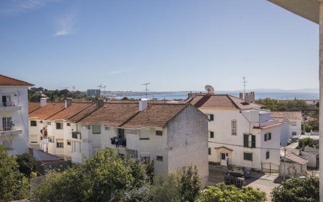 Rustic Seaview Apartment in Cascais