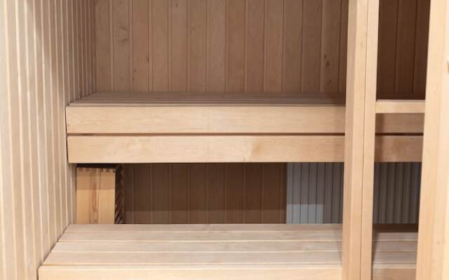 2ndhomes Gorgeous Courtyard Home w Sauna