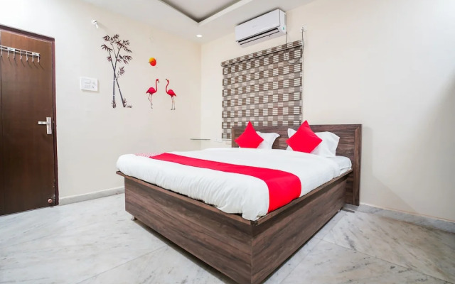Oyo 22445 Lakshmi Residency