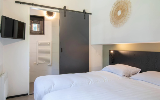 Nice Chalet With air Conditioning, in a Holiday Park at 12 km. From Eindhoven