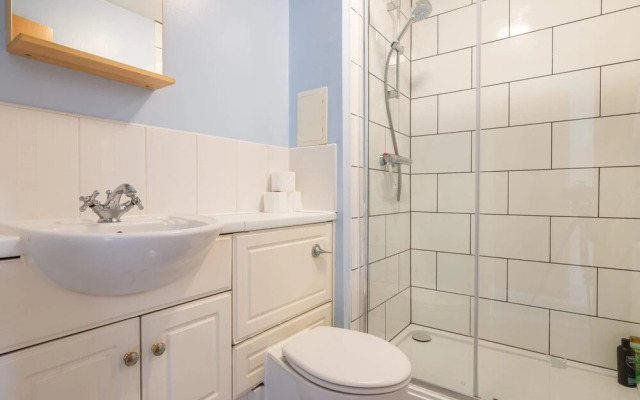 Homely 2 Bedroom Flat Close to Central Edinburgh