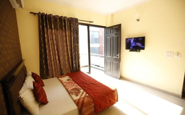 Oyo 44081 Hotel Royal Holidays