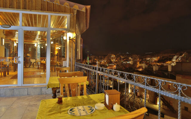Maccan Cave Hotel