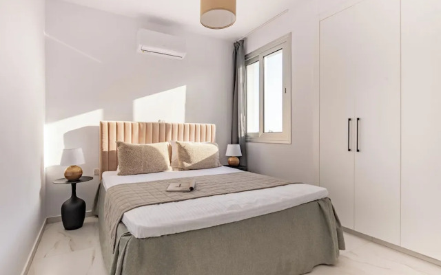 Sanders Cruise - Lovely 1-bdr Apt With Balcony