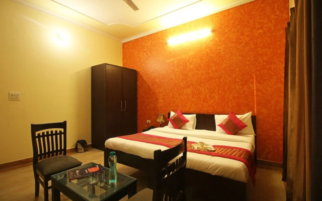 OYO 8240 Maan Residency